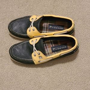 Navy blue and yellow Sperry boat door 9.5